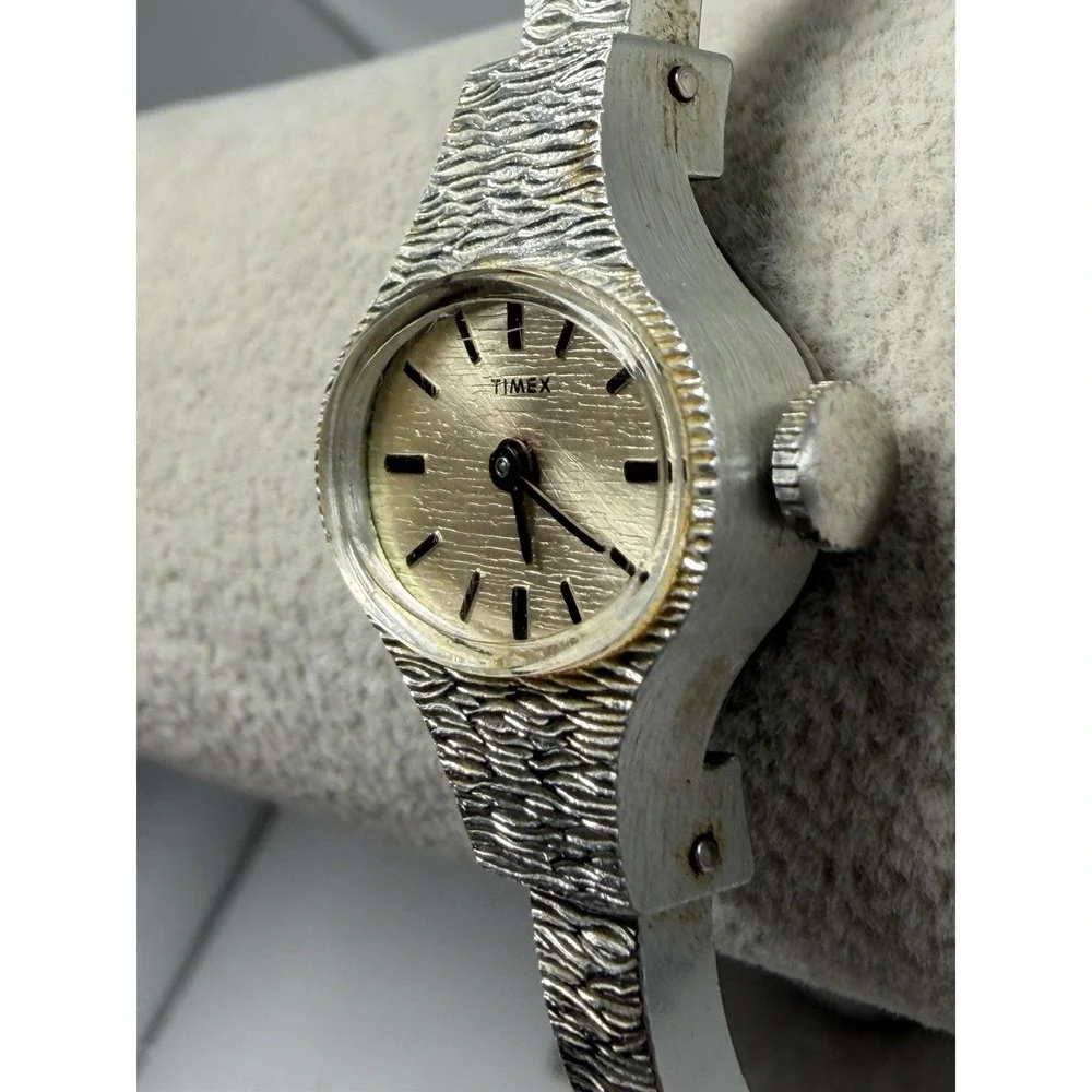 Timex Aluminum Manual Wind Working Ladies Vintage Cuff Watch 21MM 5.5